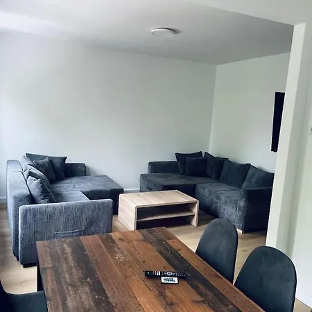 Apartment Grosse 80qm Mit Mehreren Zimmern *