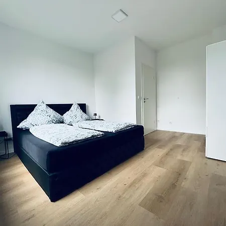 Große 80qm Mit Mehreren Zimmern *