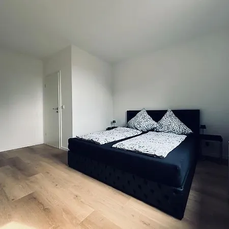 Daire Grosse 80qm Mit Mehreren Zimmern *