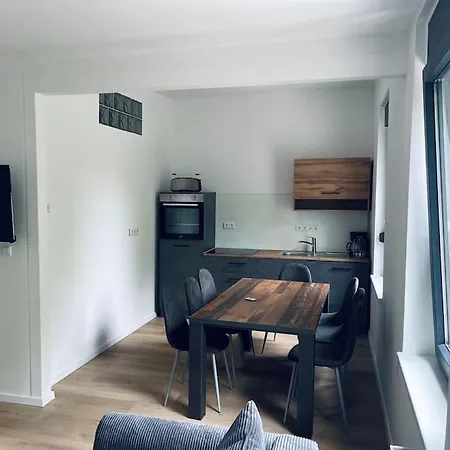 Grosse 80qm Mit Mehreren Zimmern