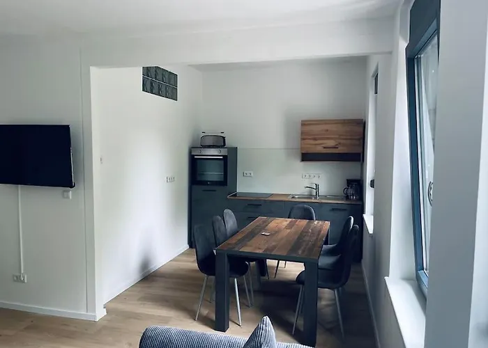 Grosse 80qm Mit Mehreren Zimmern